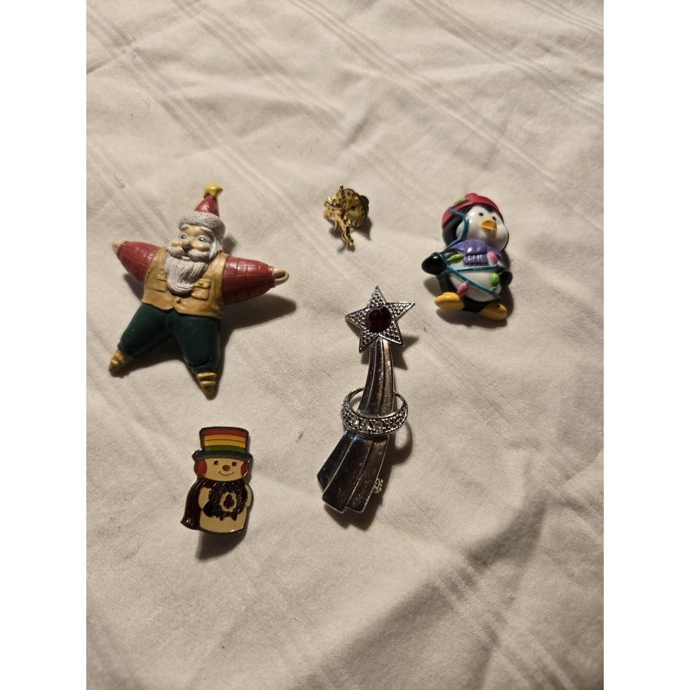 Lot Of  5 Vintage Christmas Pins. Santa Penquin Snowman Angel